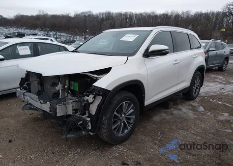 2019 Toyota Highlander Xle z USA, uszkodzony, nr VIN 5TDJZRFH9KS591389